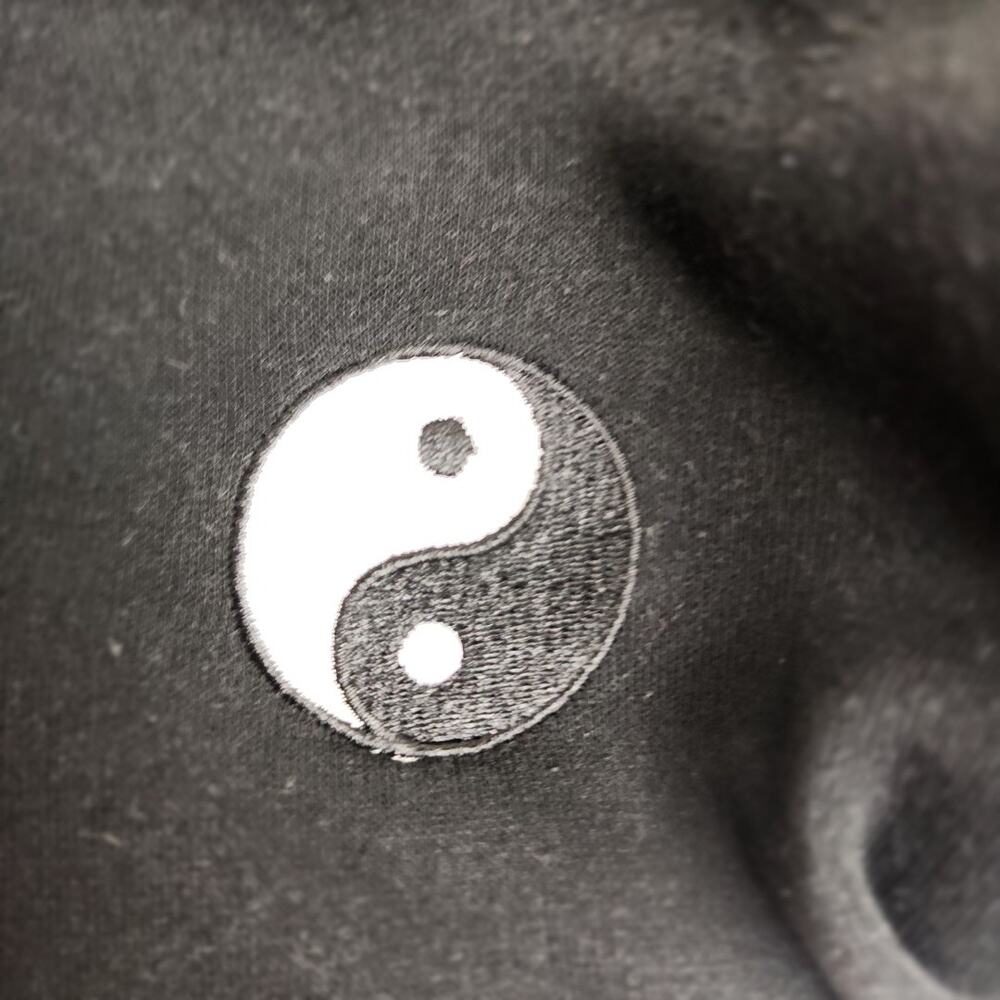 No Comment Black Long Sleeve Yin-Yang Pull-On Crop Top Sweatshirt Juniors Size L